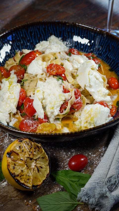 Tagliatelle con Jitomate Cherry y Burrata